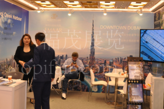 How can a complete beginner quickly integrate into an investment expo?