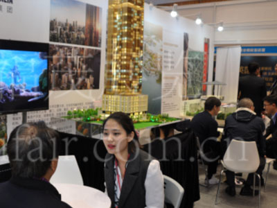 What is the attitude of companies towards overseas returnees?